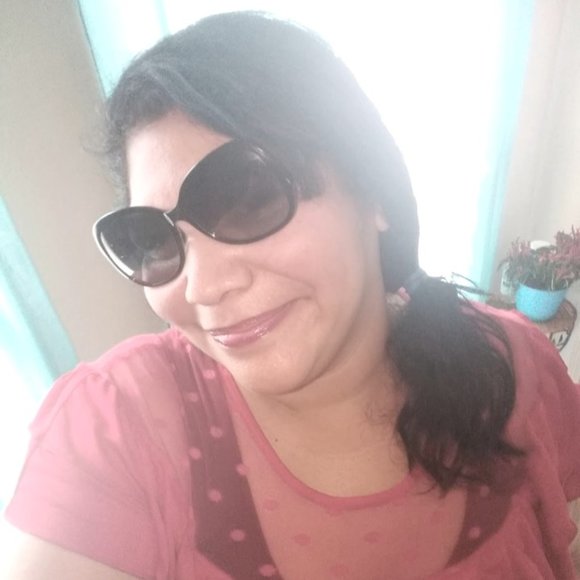 Meet your Posher, Dolores - Picture 1 of 1